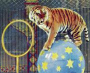 112-Konigstiger-balanciert-auf-einer-Weltkugel